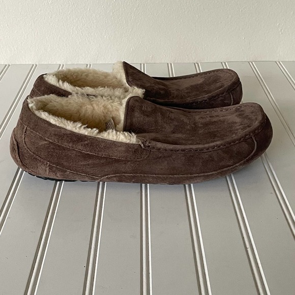 UGG Ascott Men’s Brown Shearling Slippers size 13 main image 7